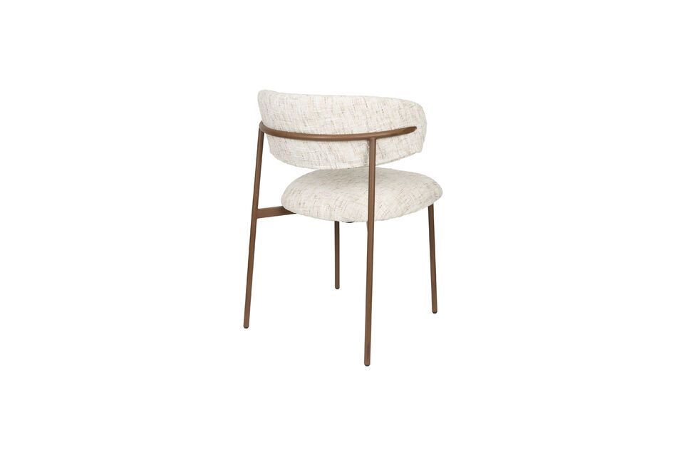Qu\'elle soit entourée de pièces vintage ou d\'autres décorations modernes