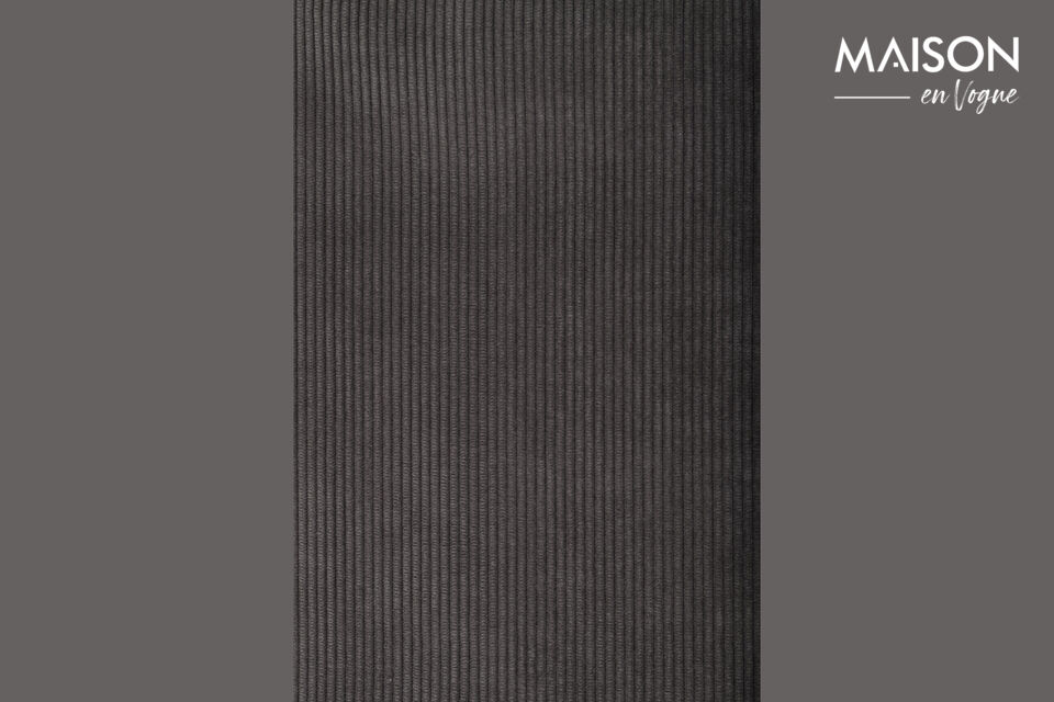 Cette chaise de salle à manger est disponible en plusieurs couleurs vives