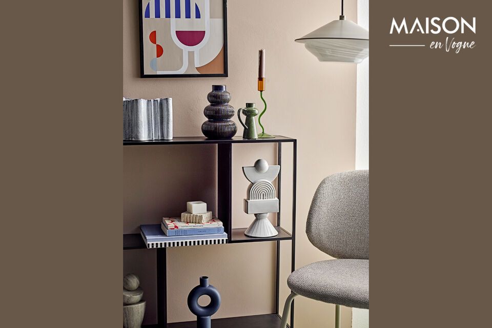 La Chaise en tissu gris Ponte incarne la simplicité élégante avec ses lignes épurées et son