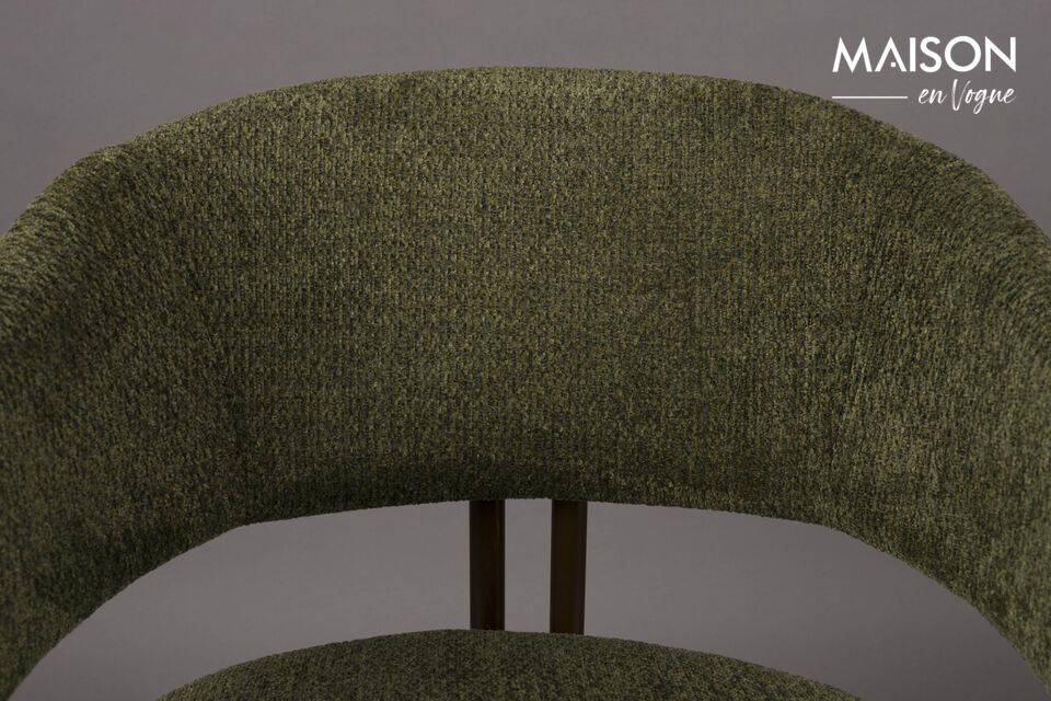 La chaise vert Naida incarne une élégance discrète