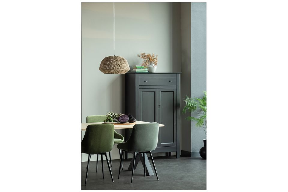 La chaise Selin en velours apporte une touche d\'élégance et de confort à votre salle à manger