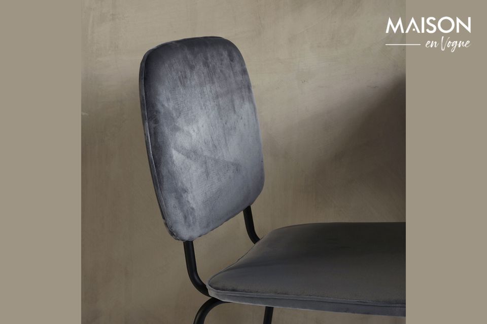 L\'aménagement d\'un intérieur vintage ou design commence avec ce modèle de chaise en velours