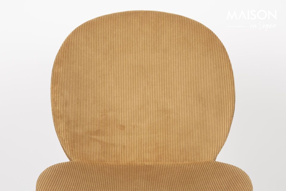 La chaise Bonnet est disponible dans une gamme captivante de couleurs chaudes et contemporaines