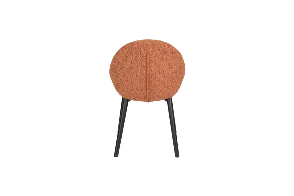 Cette chaise est donc idéale pour les soirées où l\'on s\'attarde à table jusque tard dans la