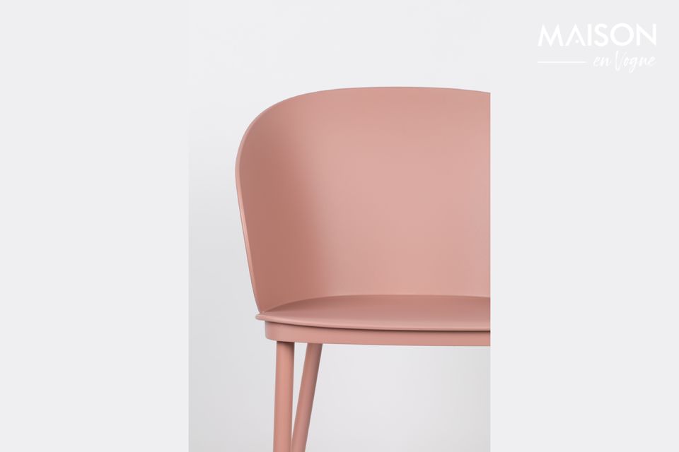 Modernisez votre intérieur avec la surprenante chaise Gigi et son design lisse et épuré