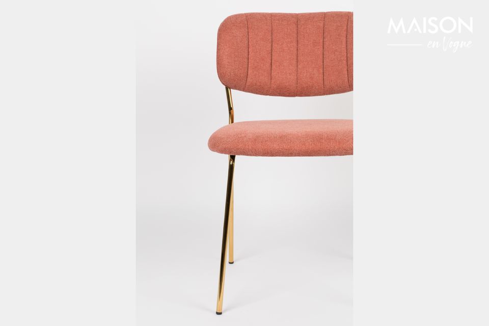 Une chaise au design stylé et fantaisiste