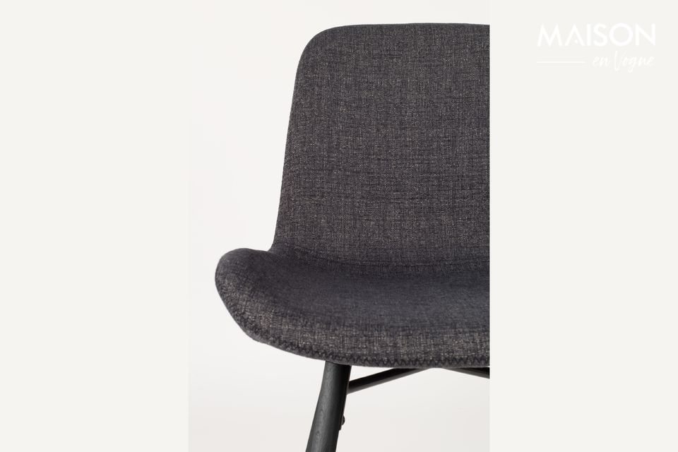 Une chaise à la structure solide et au design intemporel