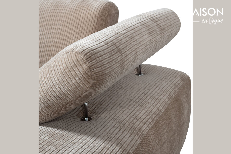 The chaise longue element can be ordered with the armrest on the left and right side