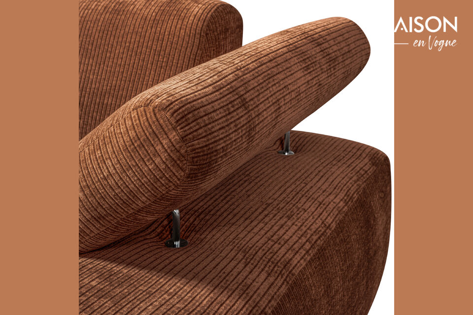 The chaise longue element can be ordered with the armrest on the left or right side
