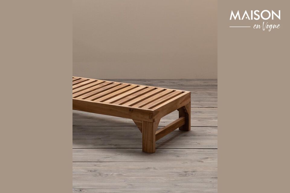 Il colore beige della chaise longue Tirama dona un tocco di eleganza e sobrietà al vostro spazio