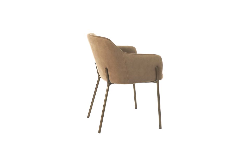 Avec ses formes enveloppantes et munie d\'accoudoirs, la chaise Louise a tout pour plaire