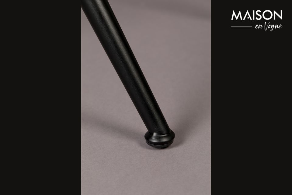 Avec sa structure en métal noir et son rembourrage judicieusement réparti