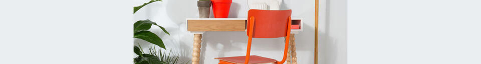 Mise en avant matière Chaise Skole rouge