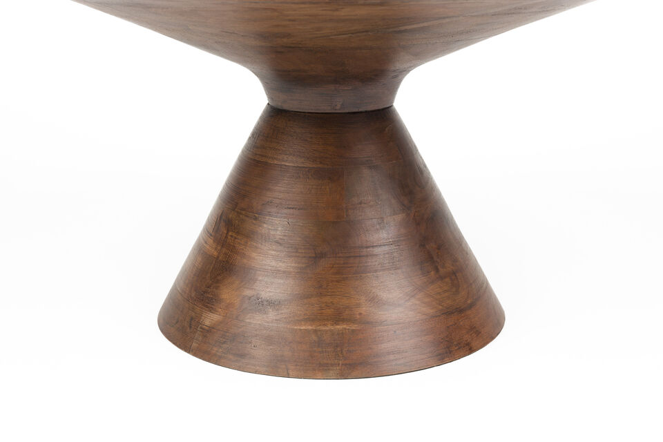Lightweight aluminum construction with a rich walnut finish for durability and style