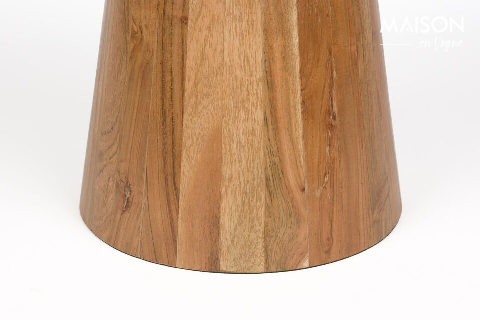 The light colour of the tabletop provides a striking contrast with the wood