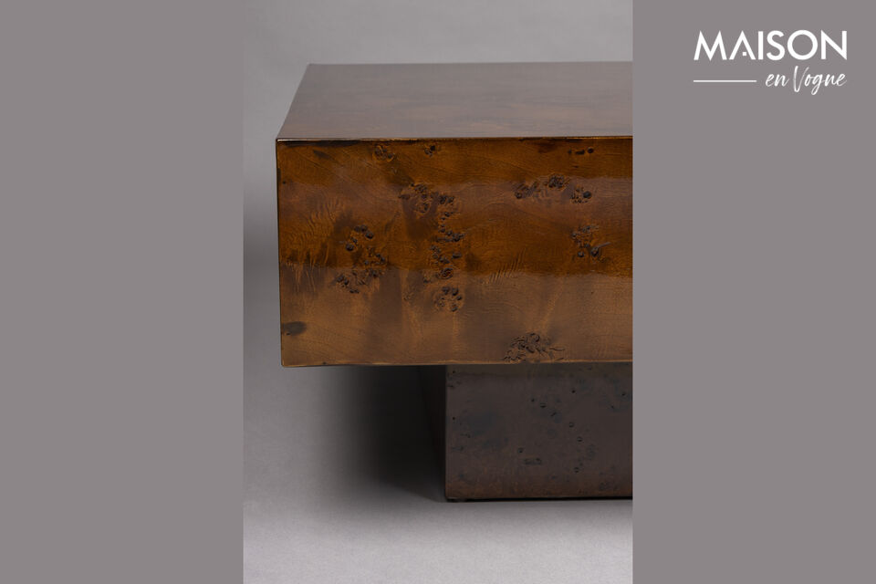 This striking coffee and side table set instantly takes you back in time