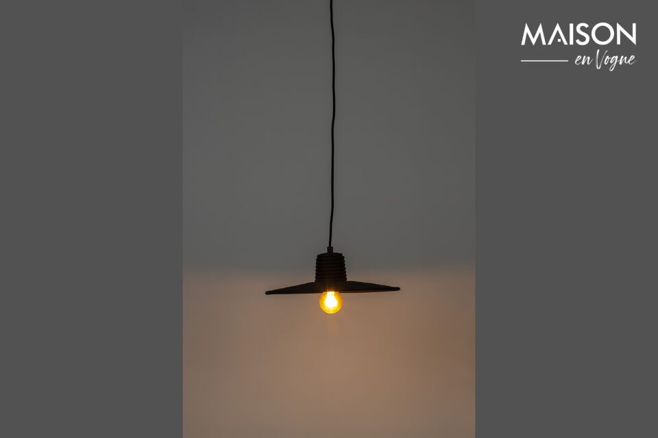 Elige un elegante colgante ecológico de ratán negro.