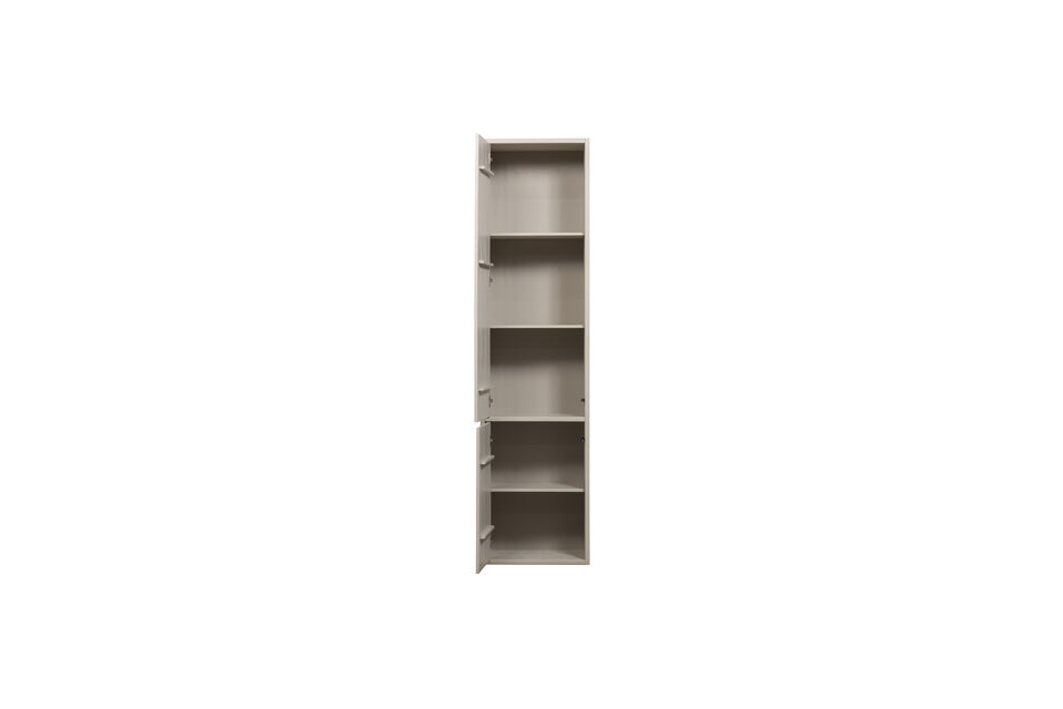 Les deux portes en pin gardent vos affaires bien a l\'abri des regards