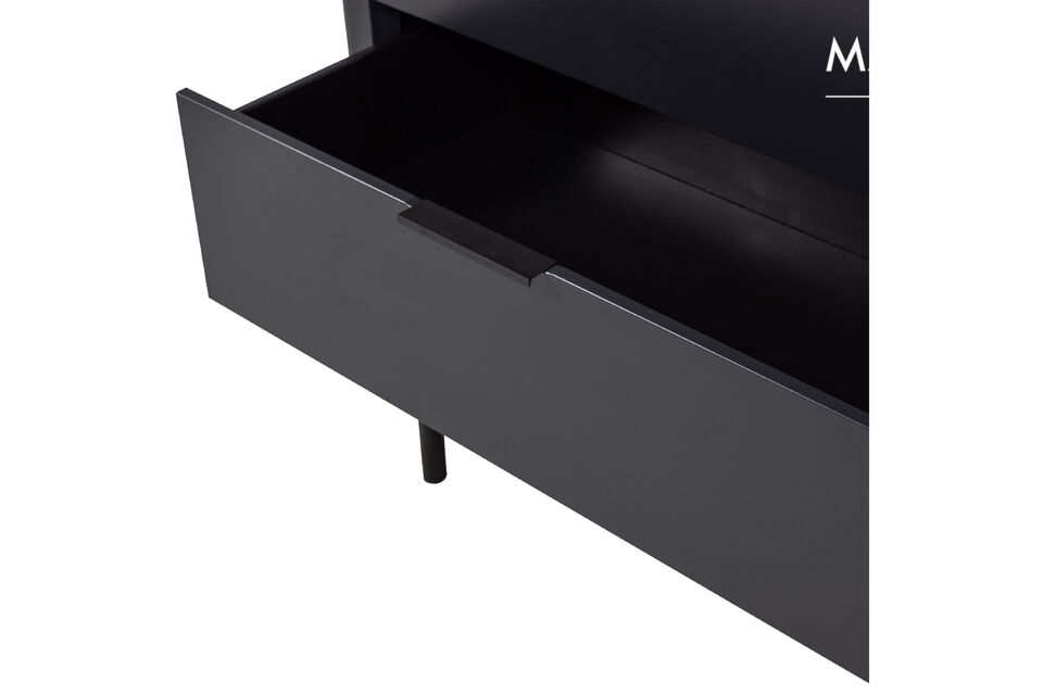 La commode Gunnar est fabriquée en pin massif et présente un look intemporel