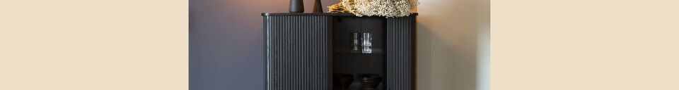 Mise en avant matière Commode en bois noir Barbier