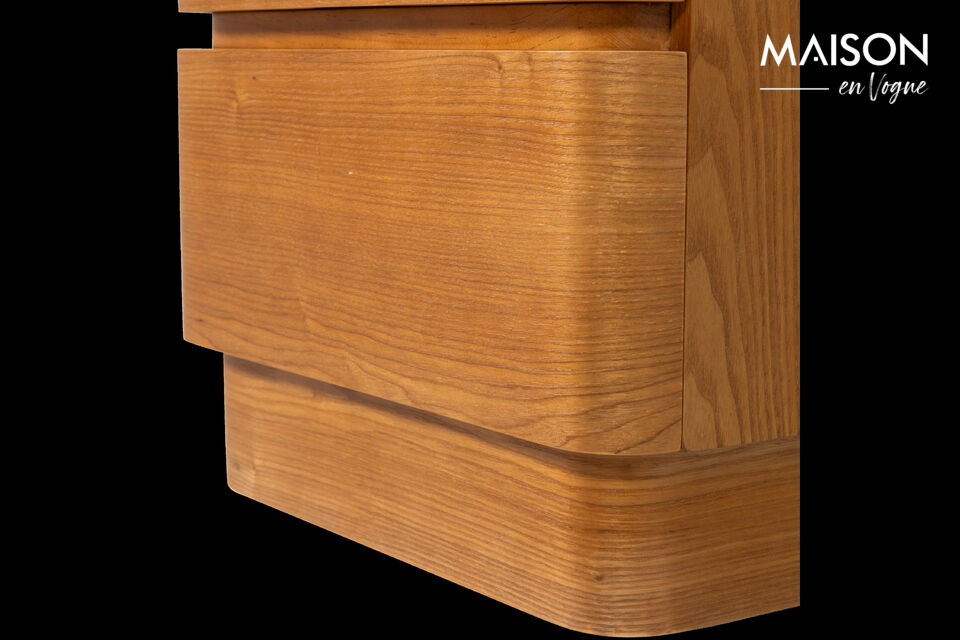 La couleur de bois marron chaleureuse avec des dessins de bois et des veines visibles donne à la