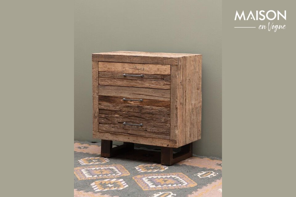 Descubre la elegancia sostenible con nuestra cómoda de madera recuperada