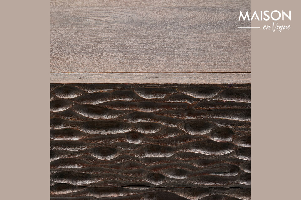 Materiale Il legno di mango è noto per il suo caldo colore marrone dorato