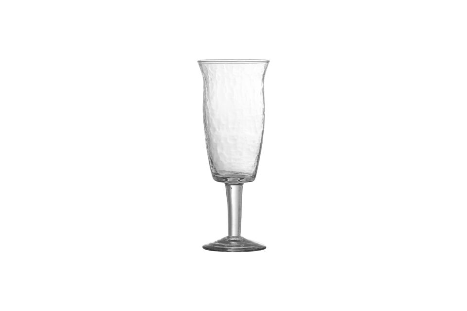 El juego consta de cuatro copas de vino únicas, ideales para disfrutar del vino con estilo