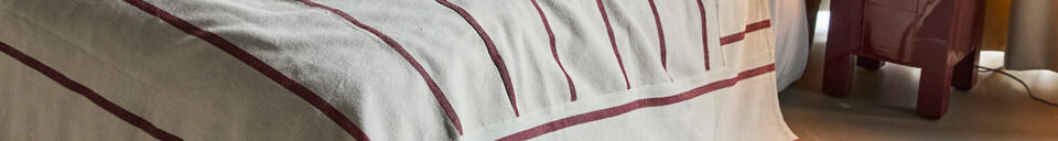 Materiali prima di tutto Copriletto 250x250 cm in cotone bianco sporco e rosso scuro Nula