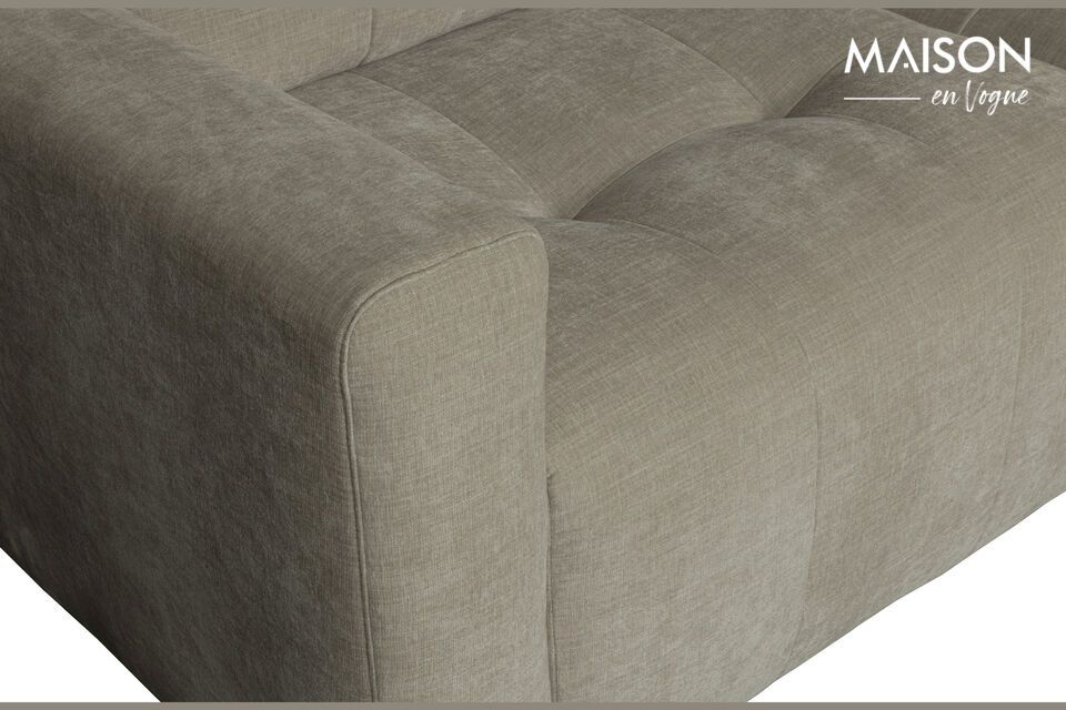 With its generous dimensions - an overall height of 87 cm
