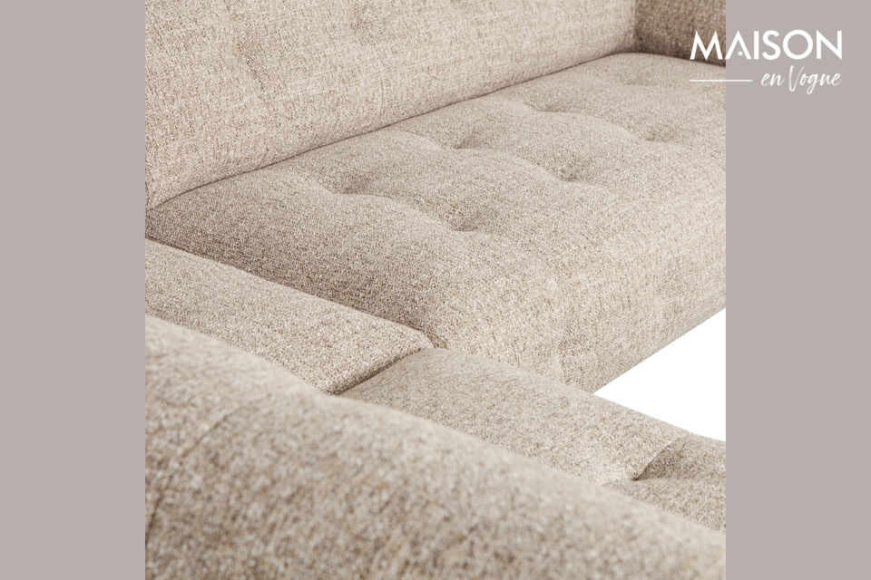 The sleek design of the corner sofa forms an exciting combination with the classic-looking
