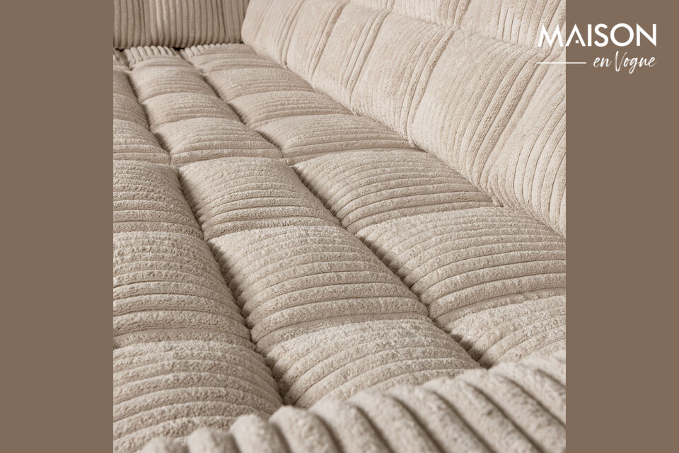 The refined lines of this sofa are instantly recognisable and give your interior a luxurious touch