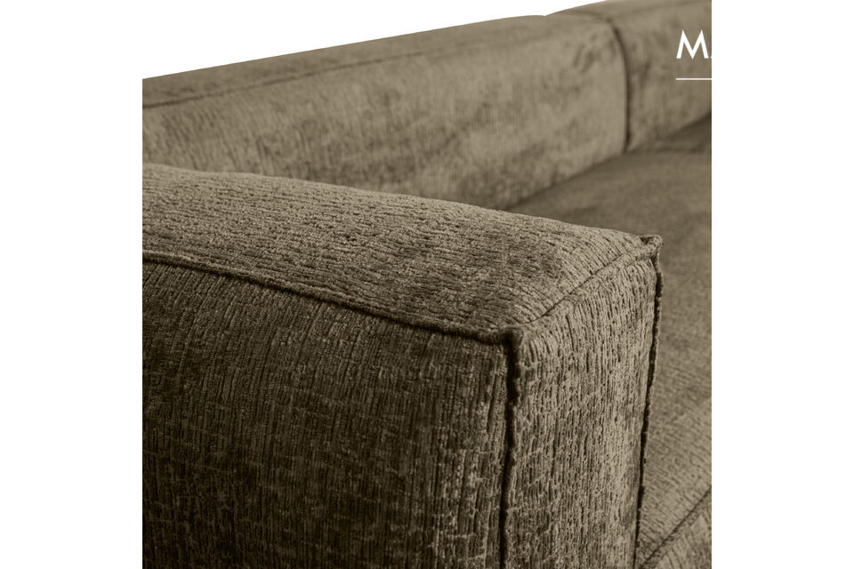 The low legs and all-round upholstered quality ensure that the Bean item looks chunky but calm