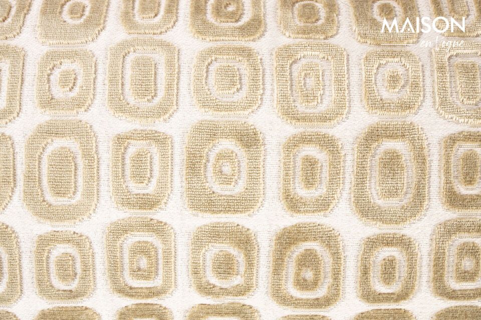 Le confort luxe du coussin noir, élégant et écoresponsable.