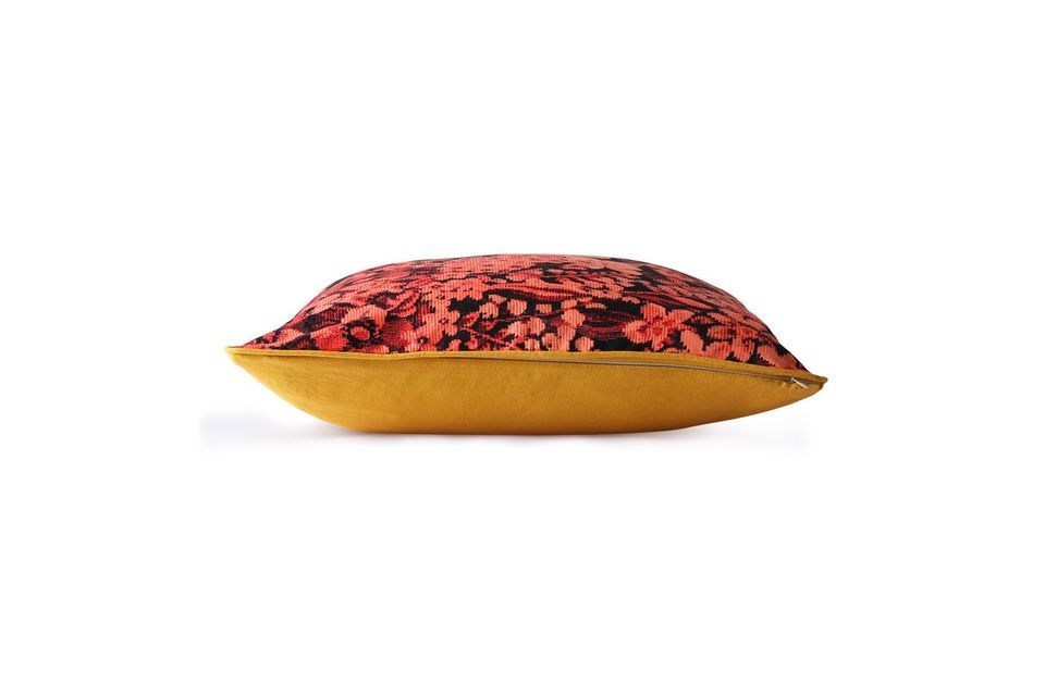 Ajoutez des fleurs à votre intérieur avec ce coussin carré Jort rouge / jaune imprimé de motifs