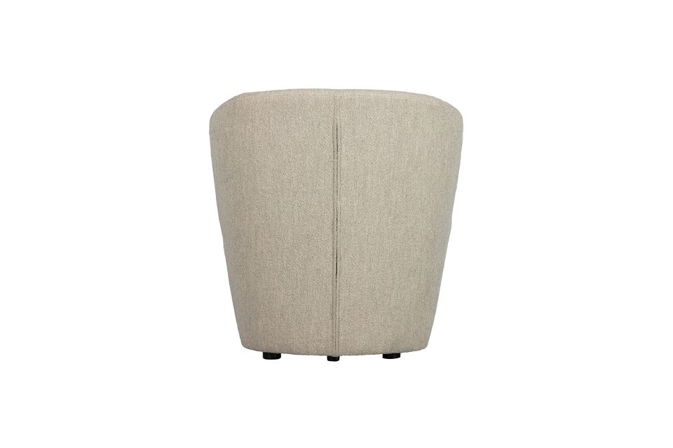 he structure, made of hardwood, particle board and plywood, offers a comfortable and firm seat