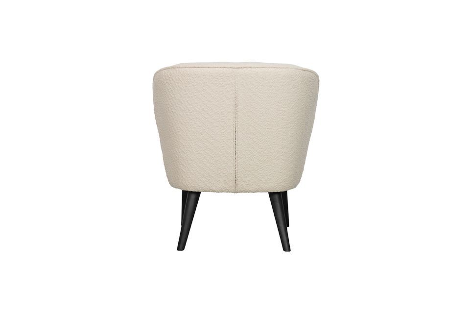 The rounded corners and the comfortable upholstery make Sara a real eye-catcher in every interior!