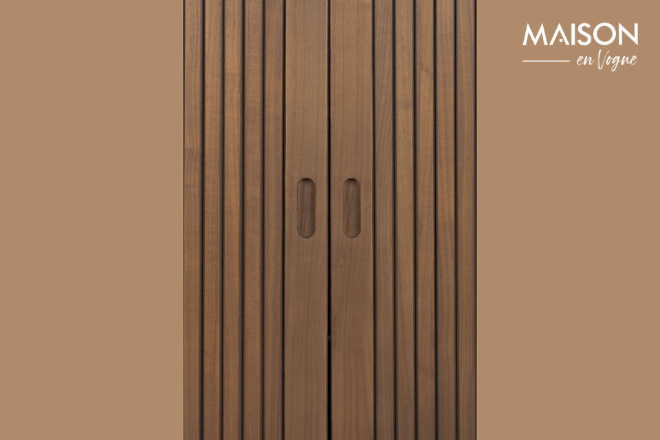 I cavi audio e TV si nascondono ordinatamente grazie ai fori passacavi rifiniti