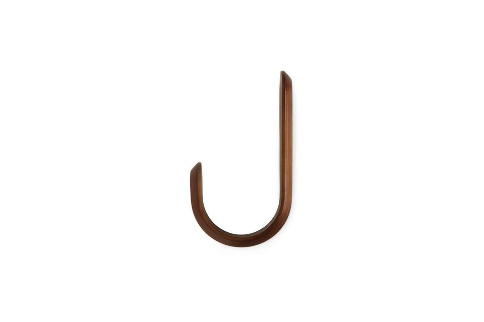 Conçu en 2014 par Peter Johansen, ce crochet affiche un style sobre en forme de J