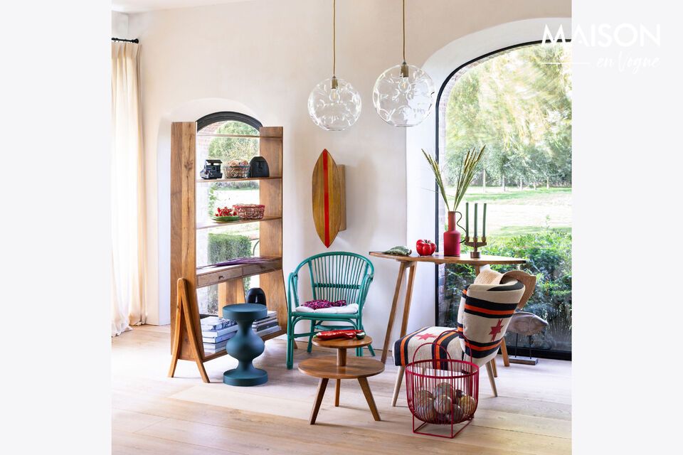 Mango wood armchair, a combination of style and comfort.