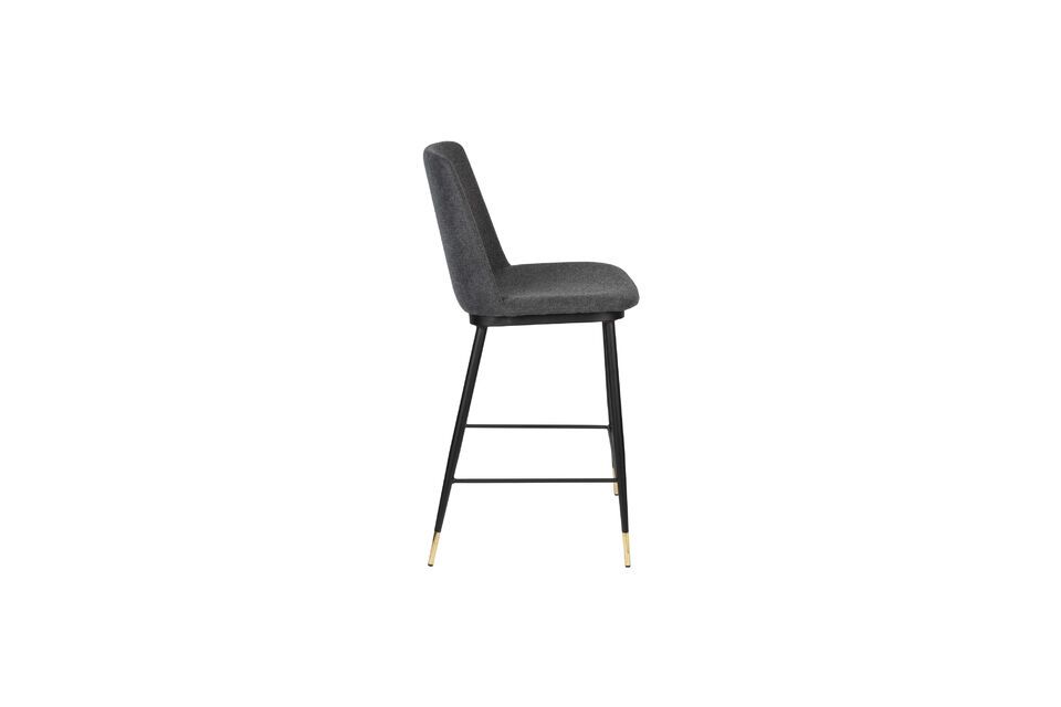Its solid structure supports a weight of up to 6 kg, guaranteeing sturdiness and durability