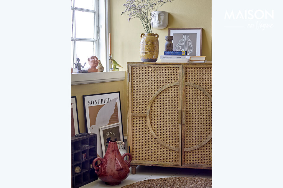 De Rijad decoratieve vaas van Bloomingville is gemaakt van terracotta met een geel druipglazuur