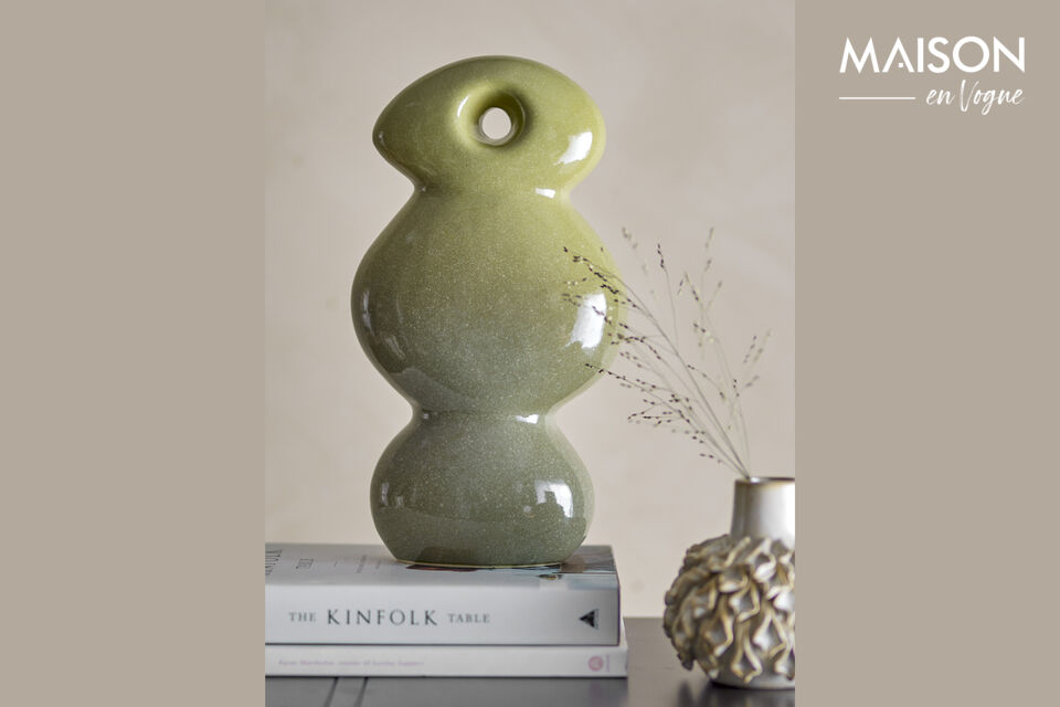 The Kaui Deco by Bloomingville is a sculptural statement piece that stands out in the home
