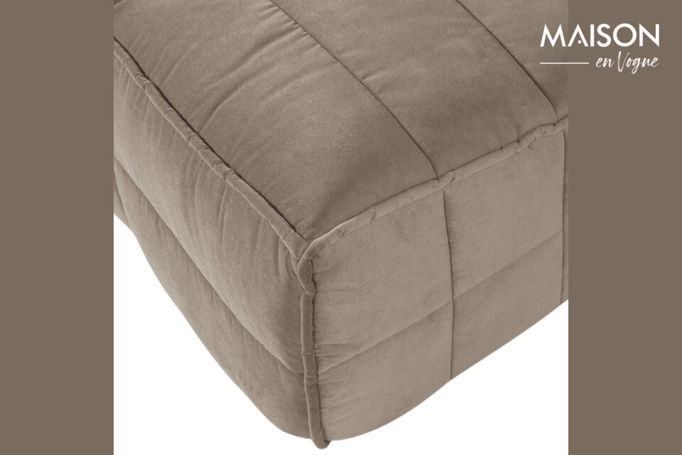 The velvet fabric gives the bench a soft appearance and feels pleasant to the touch