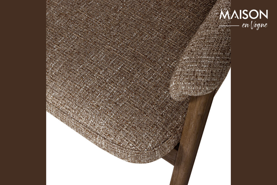 The armrests add extra support and make every moment at the table more pleasant