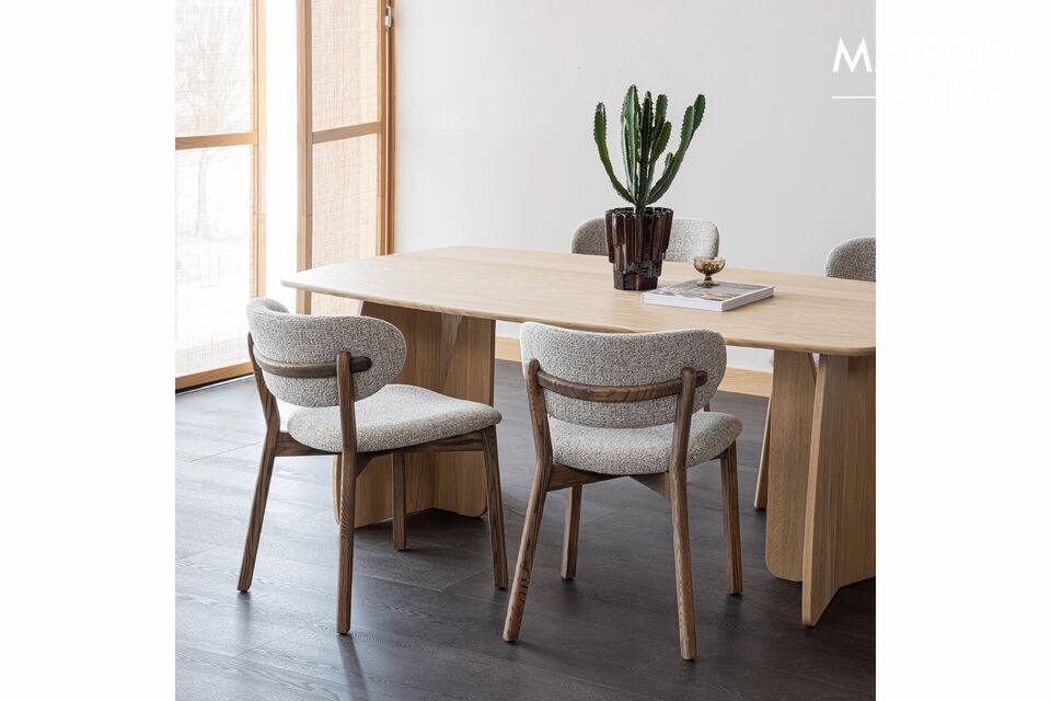 Comfortable dining chair with modern look Upholstered with a woven fabric (100% polyester) Wooden