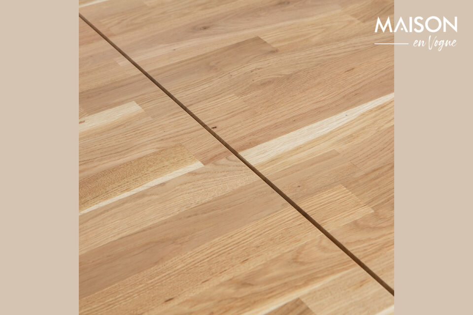 Material Oak is characterised by its light brown hue with a soft yellow glow and clearly visible