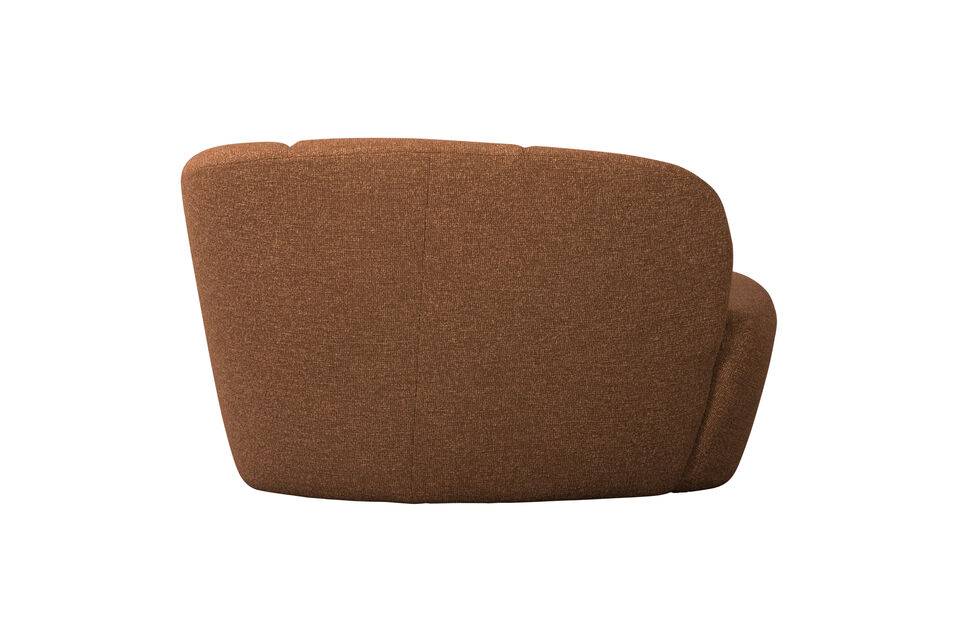 Con le sue eleganti cuciture verticali