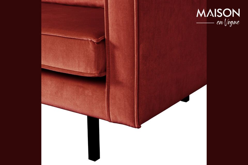Das Rodeo 2-Sitzer Sofa hat in Kastanienbraun ein stilvolles Aussehen und bietet einen wunderbar