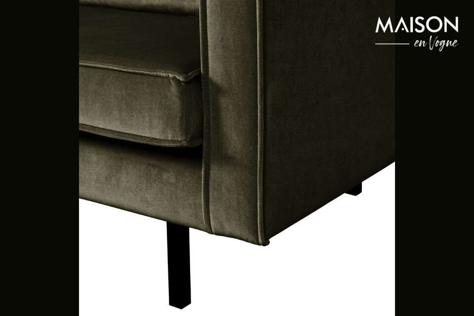 Questo divano a 2 posti vanta un aspetto elegante in un profondo verde scuro e offre un comfort di